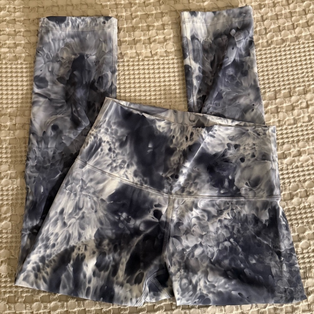 Lululemon Tie-Dye Leggings - Picture 2 of 7